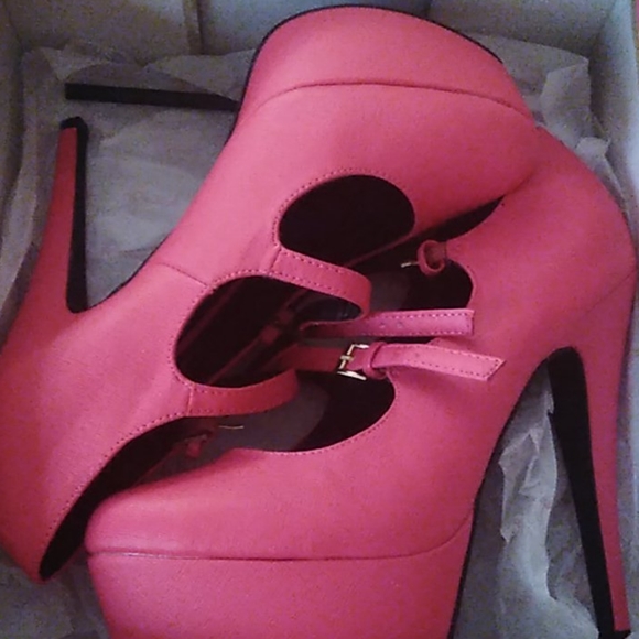 Shoes - Picture 1 of 2